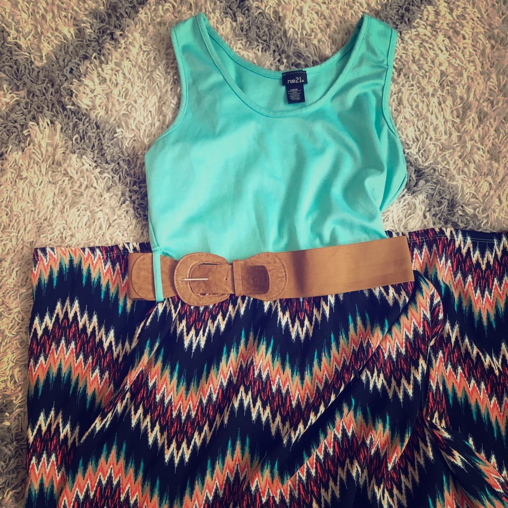 Beautiful maxi dress with belt!